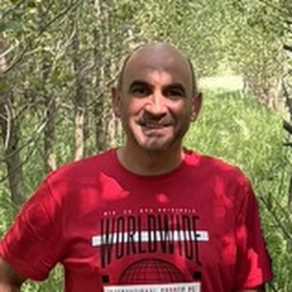 Pedro Romero, responsable de la cuenca del Ebro, en una chopera joven